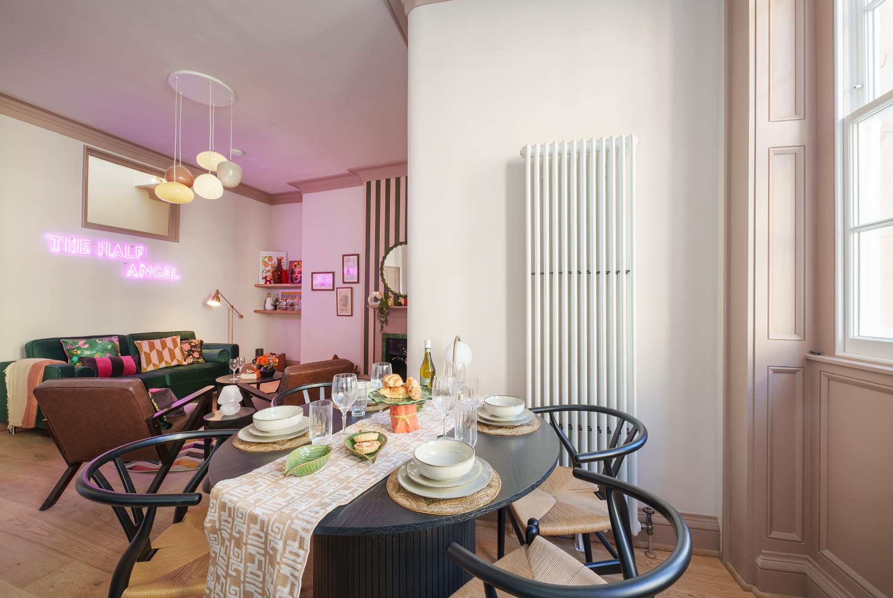 The Half Angel - 1 Bedroom Apartment in Central Bristol by Mint Stays view 3