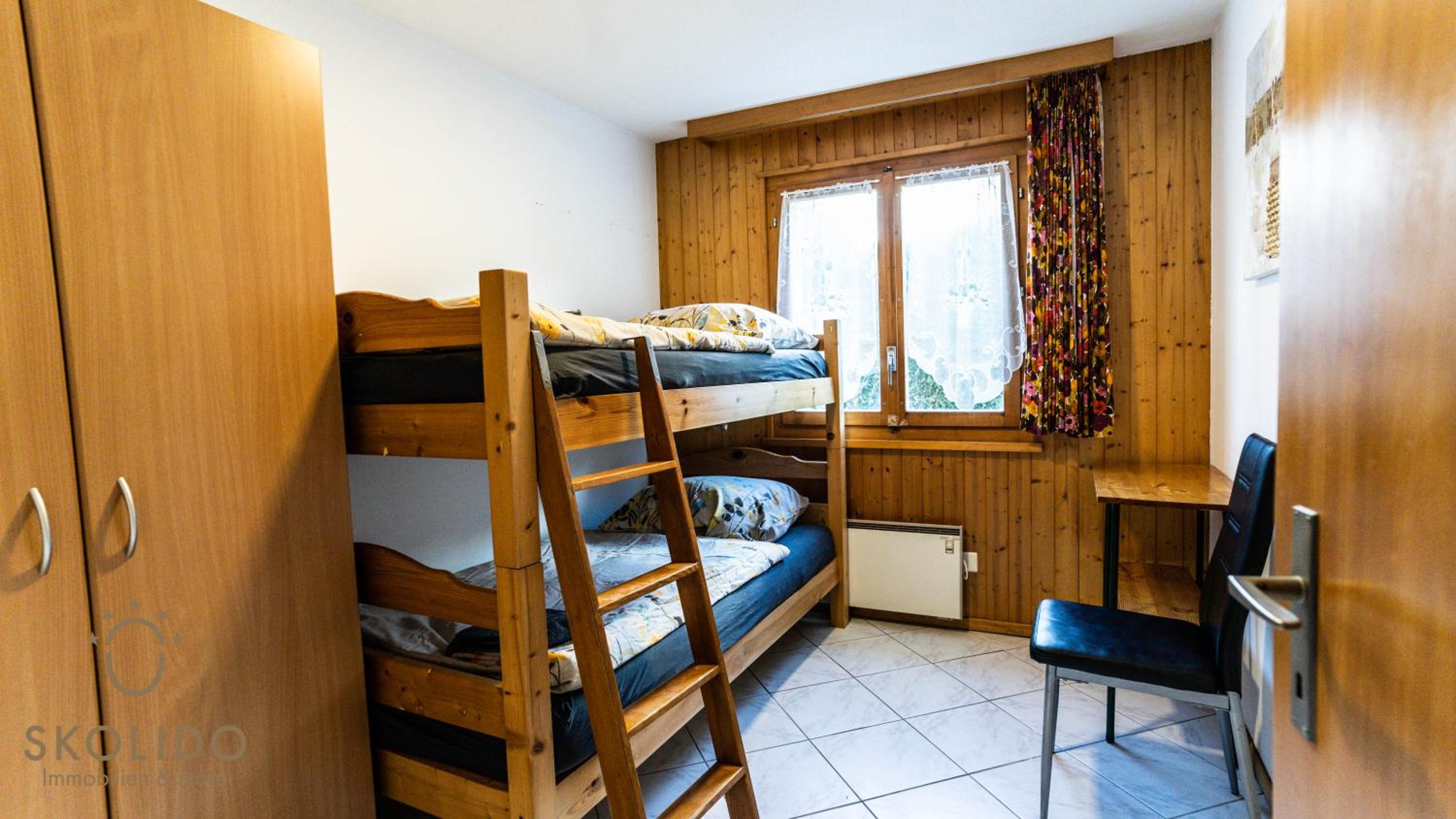 Chalet Independent, Termen