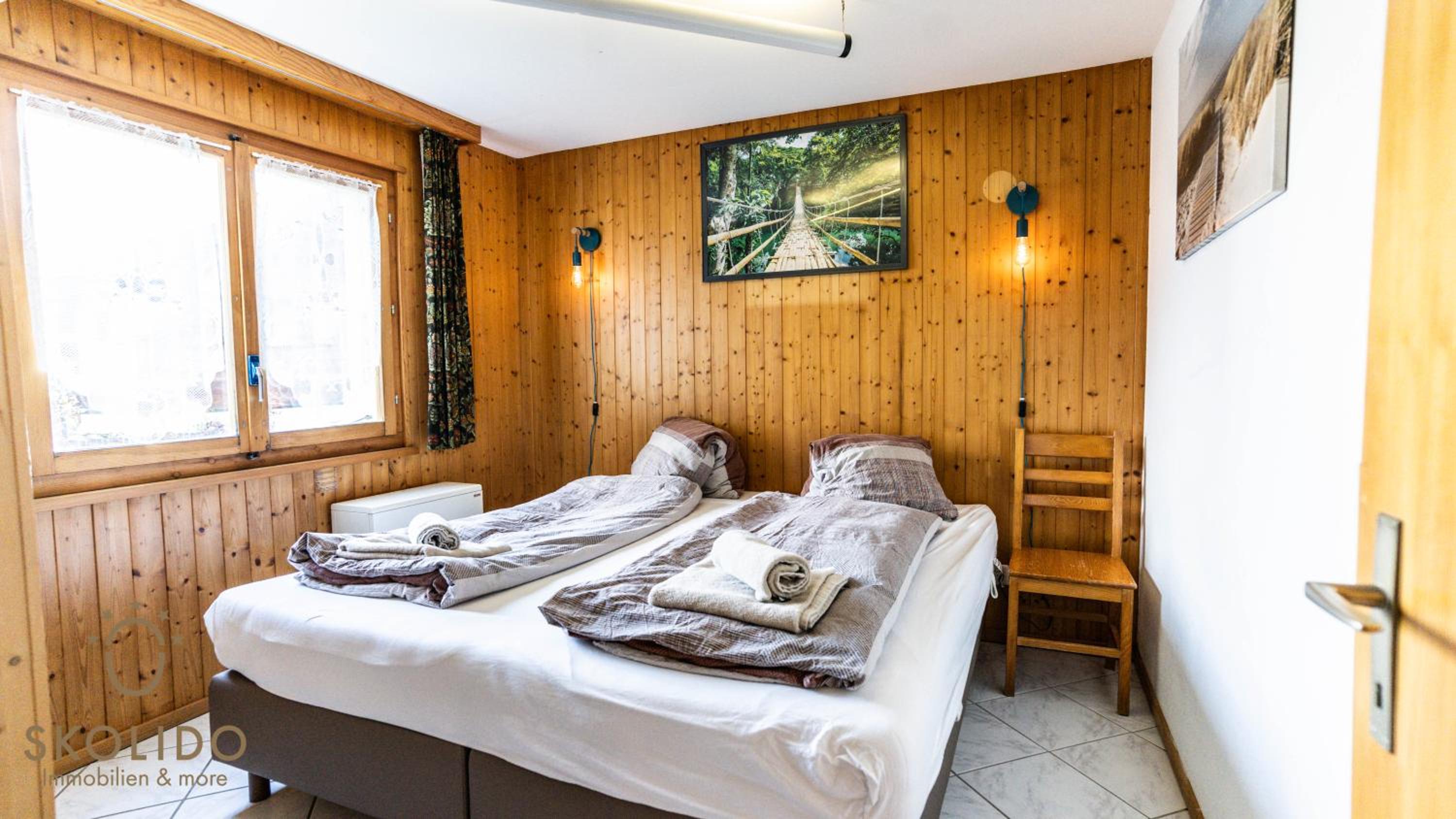 Chalet Independent, Termen