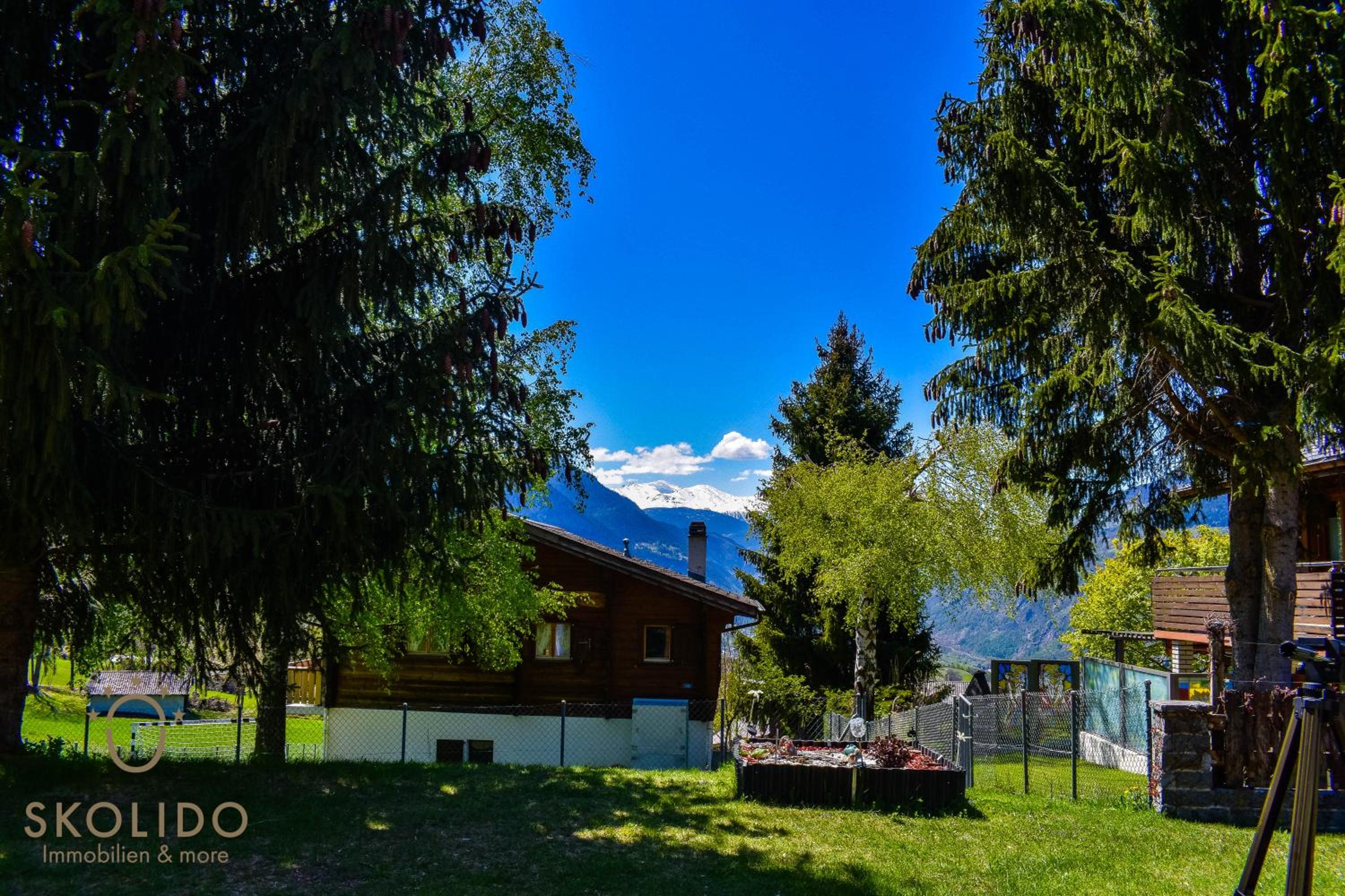 Chalet Independent, Termen