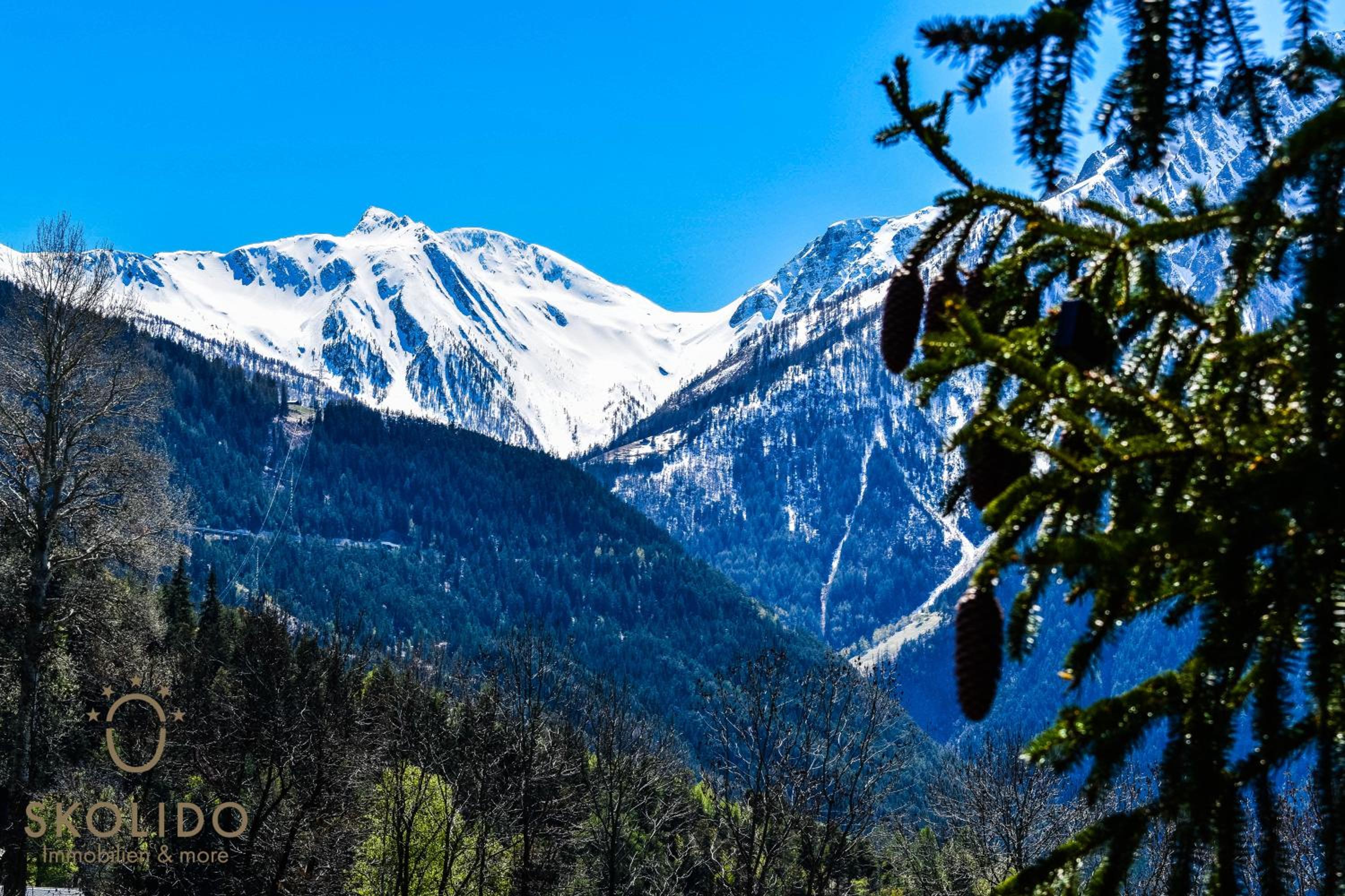Chalet Independent, Termen