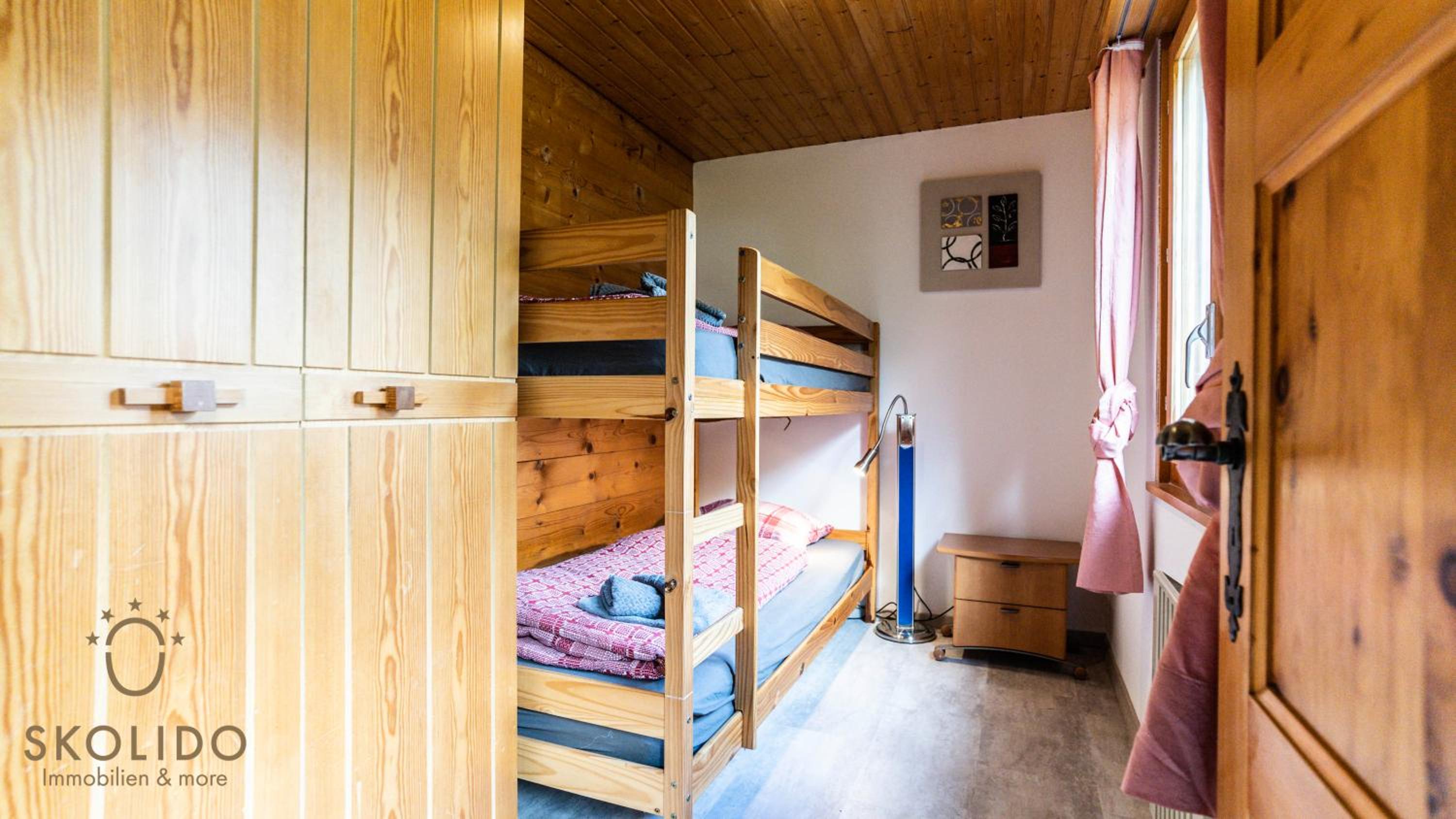 Chalet Independent, Termen