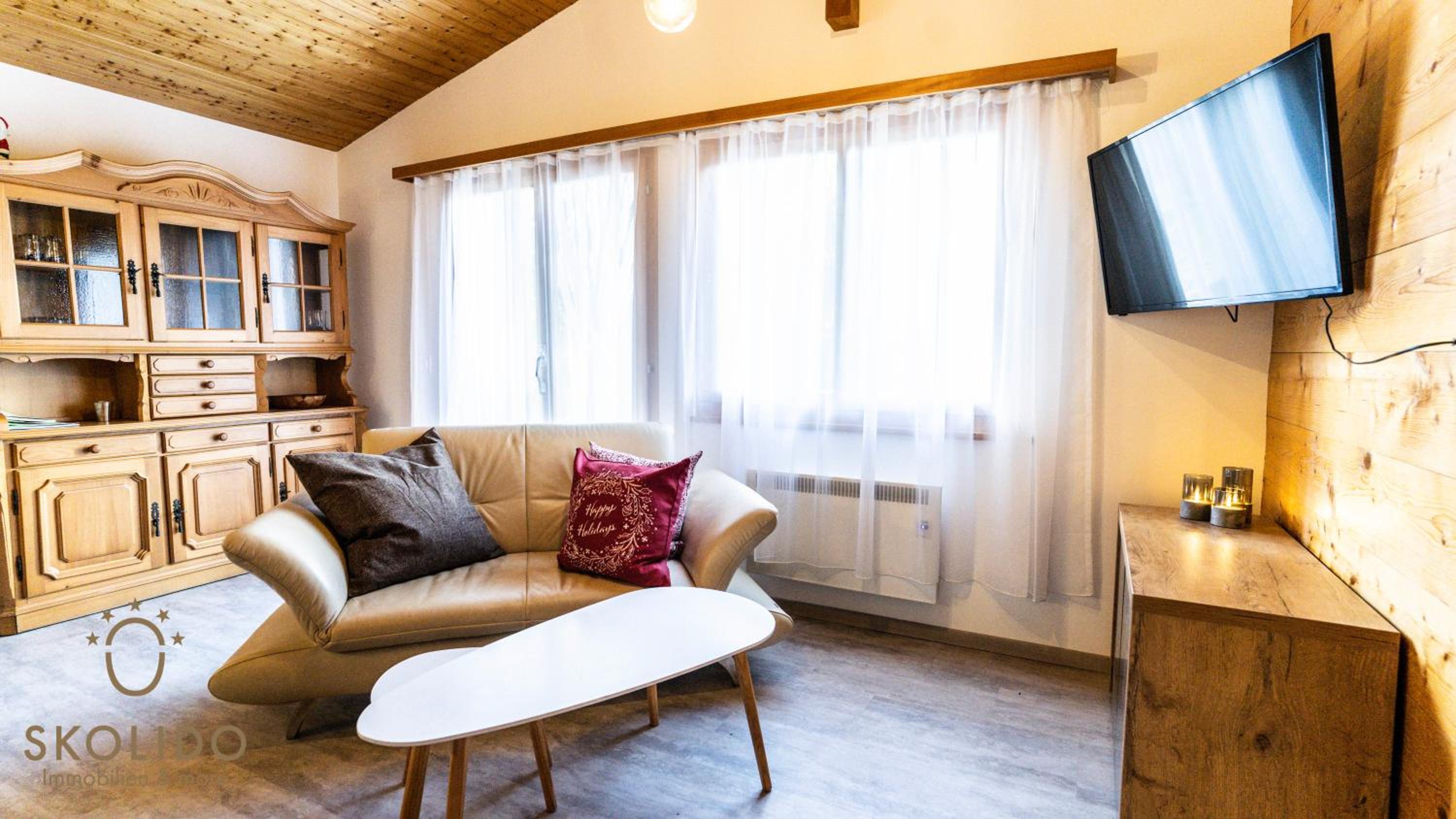 Chalet Independent, Termen