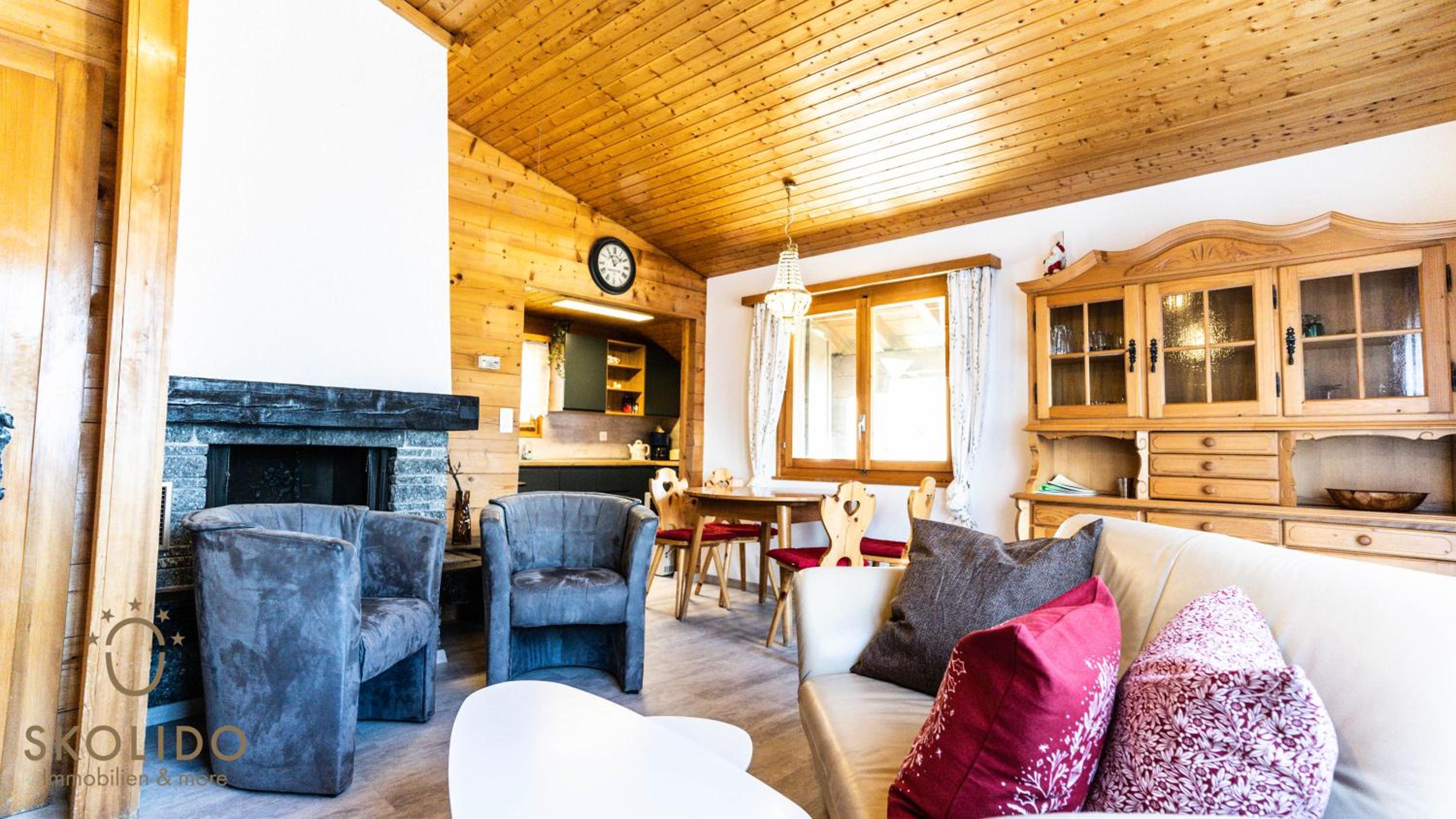 Chalet Independent, Termen