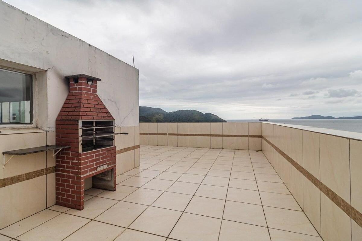 AP de frente p/ aquário e praia na ponta da praia
