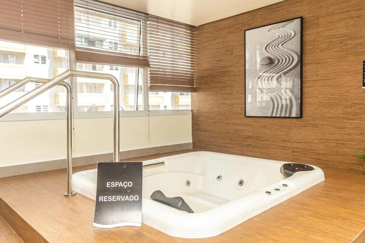 Studio moderno em condomínio de luxo pé na areia