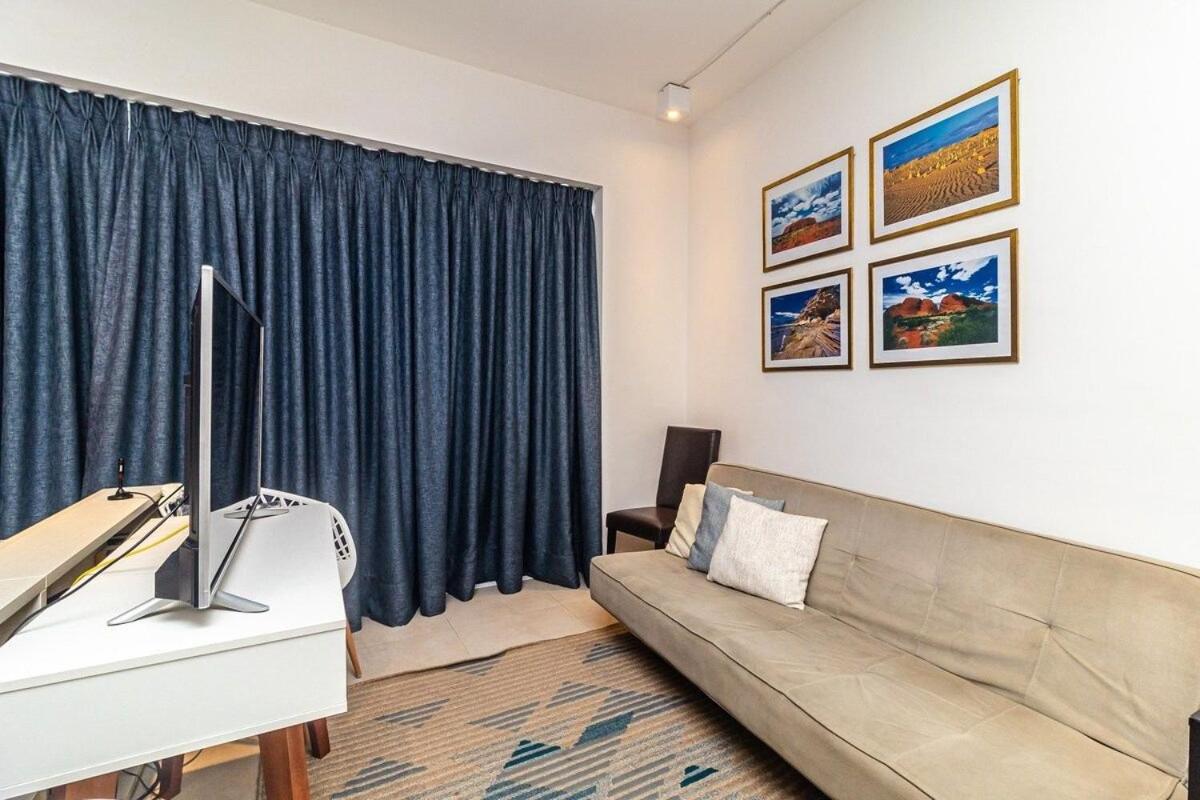 Studio moderno em condomínio de luxo pé na areia