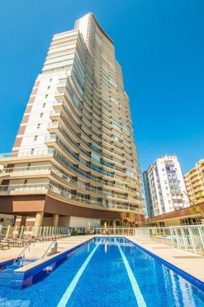 Studio moderno em condomínio de luxo pé na areia