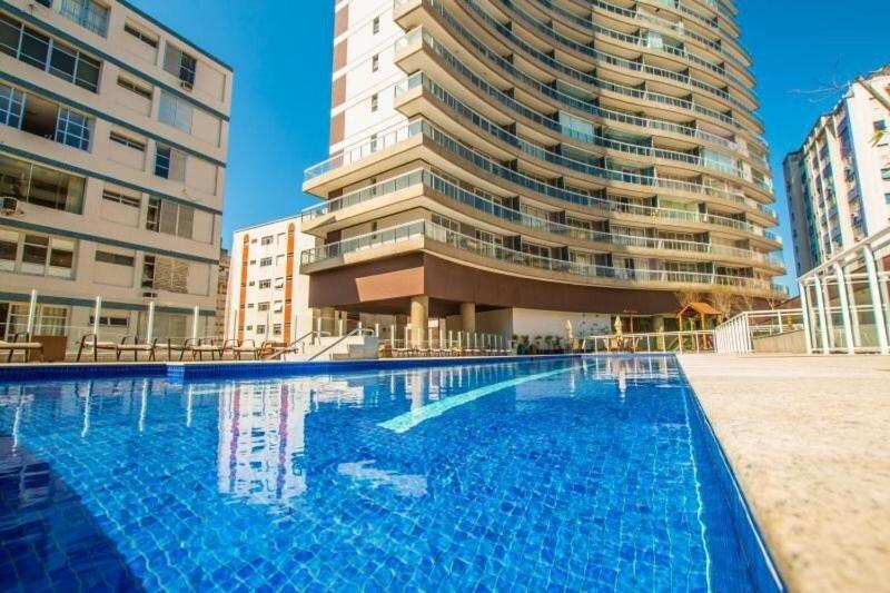 Studio moderno em condomínio de luxo pé na areia