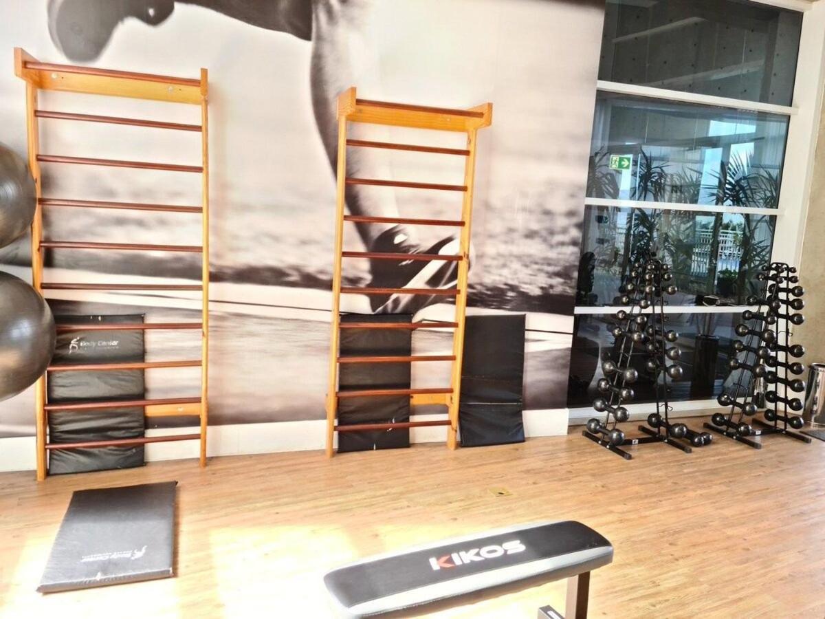 Studio moderno em condomínio de luxo pé na areia