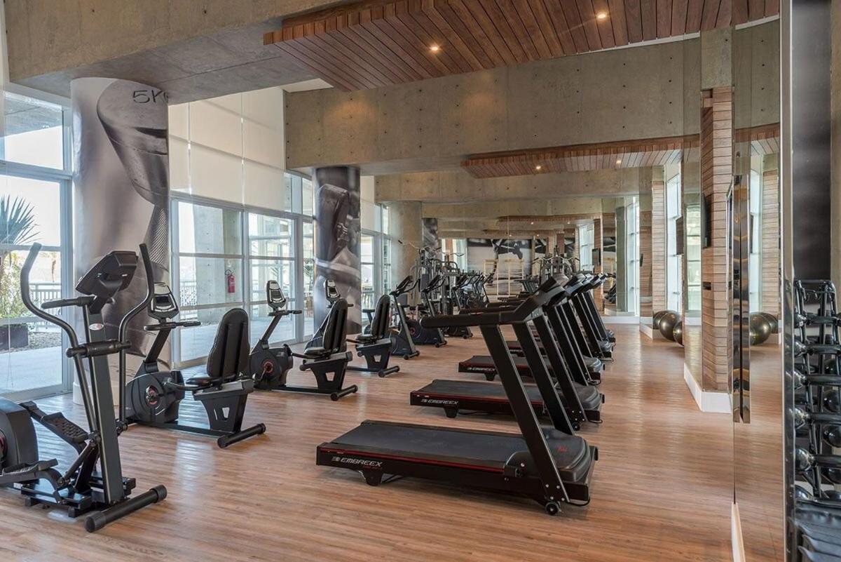 Studio moderno em condomínio de luxo pé na areia