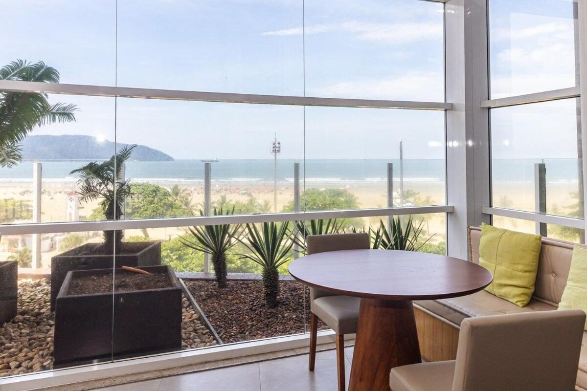 Studio moderno em condomínio de luxo pé na areia