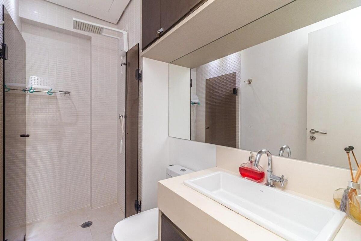 Studio moderno em condomínio de luxo pé na areia
