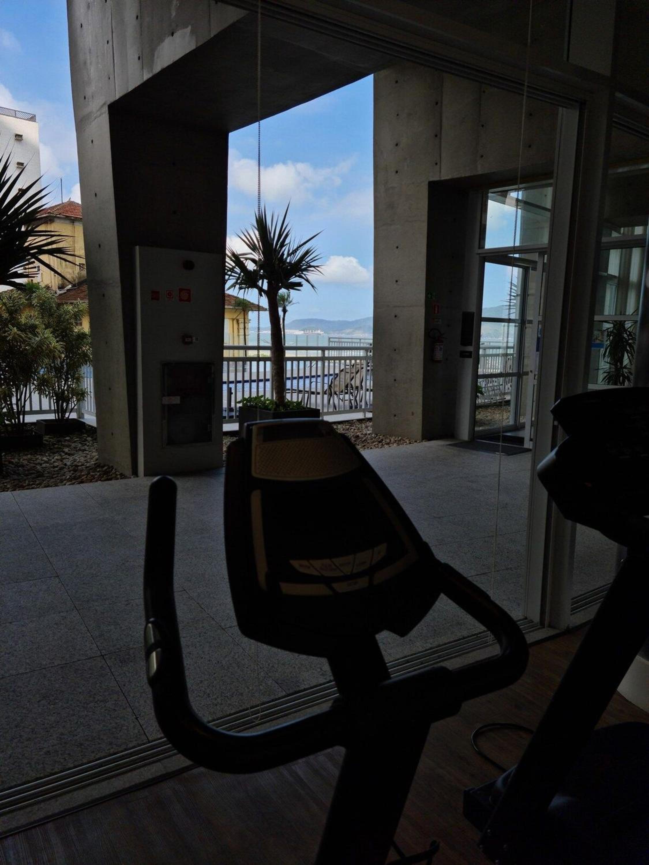 Studio moderno em condomínio de luxo pé na areia