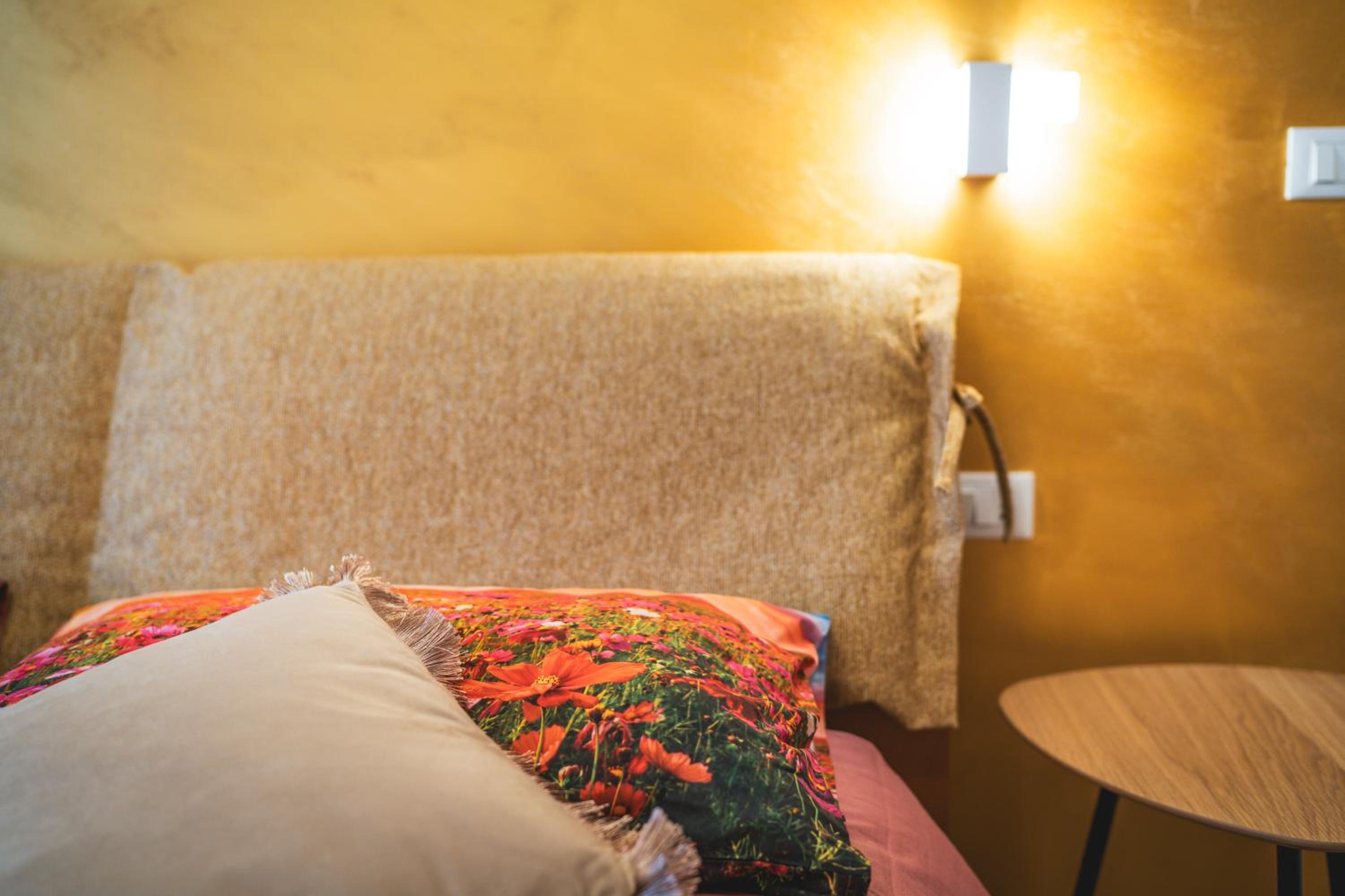 [San Giusto] Elegante Bilocale con Balcone e Vista photo 3