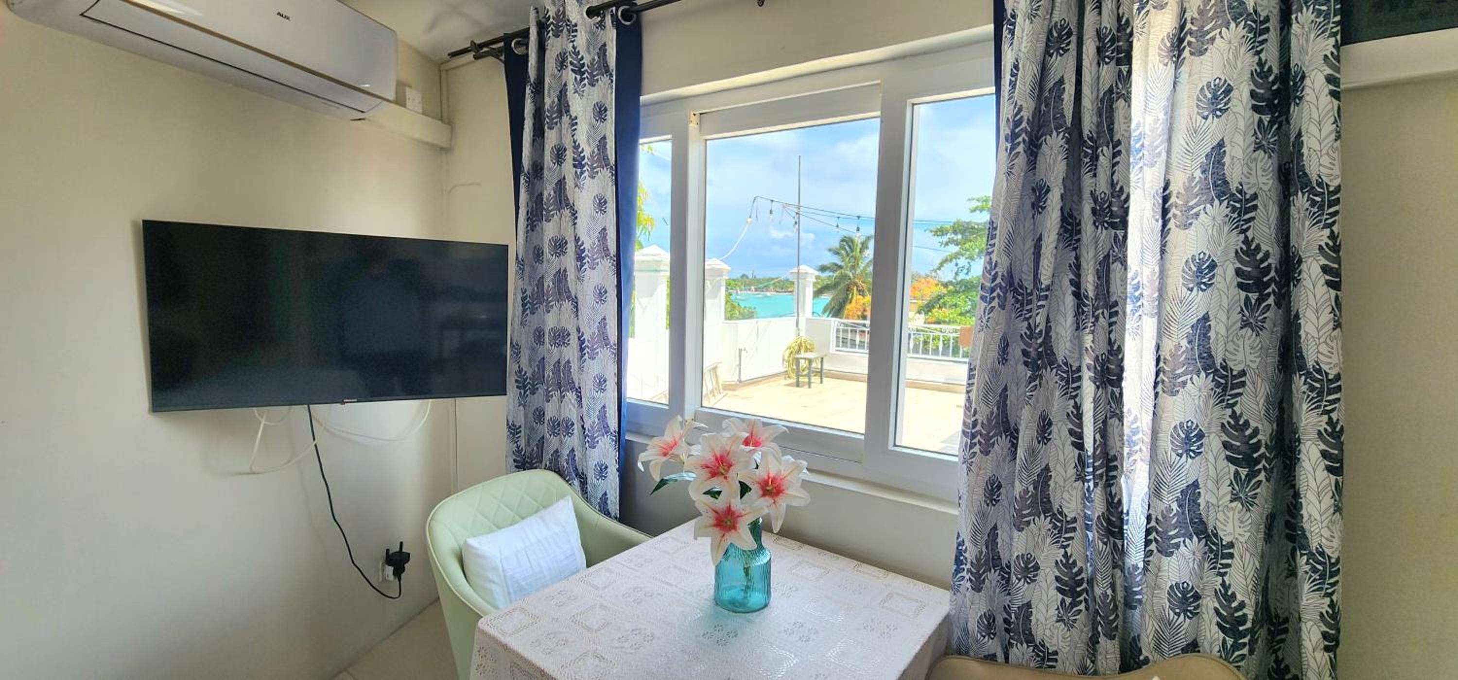 Lovely studio apartment with views of the lagoon. view 5