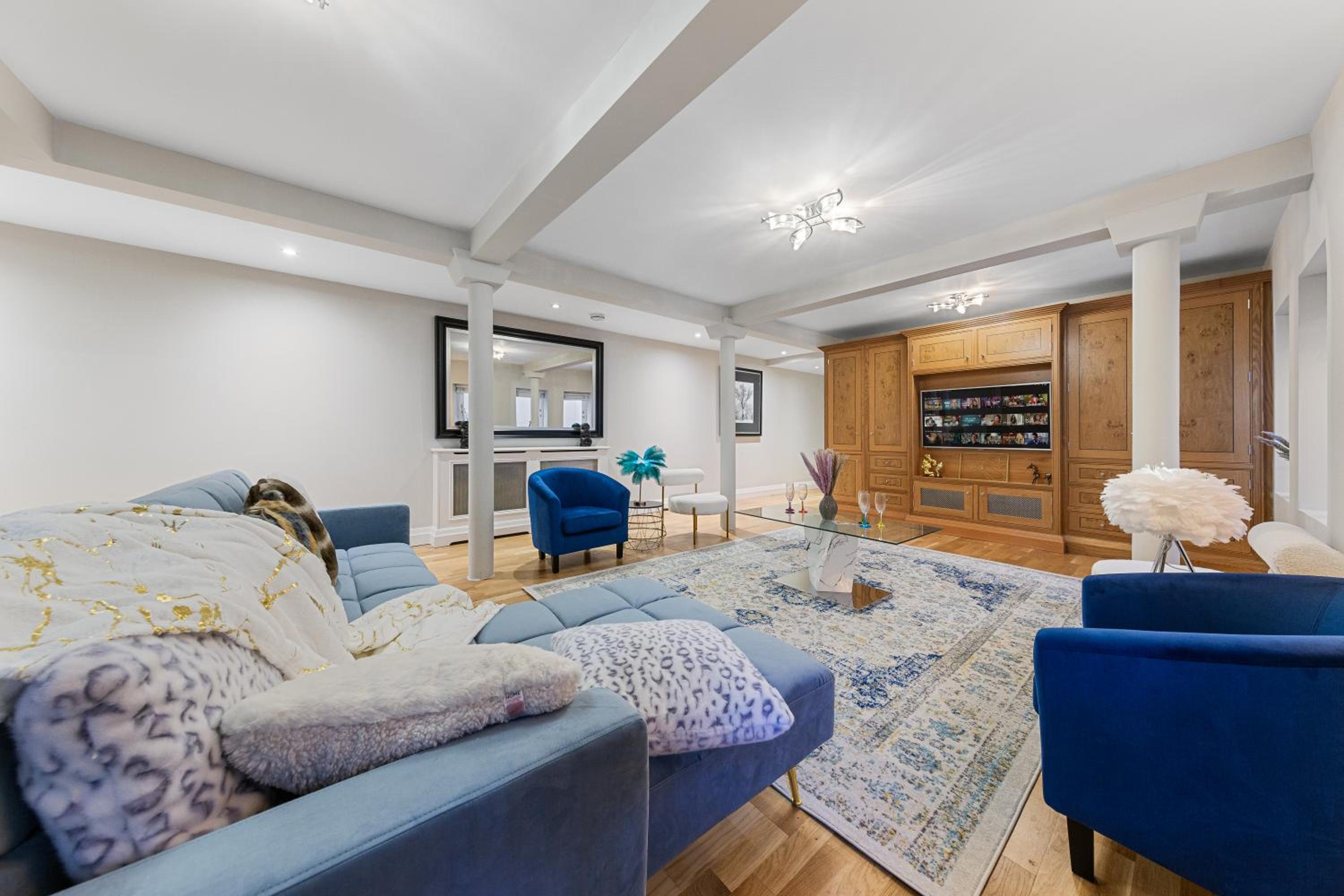 ULTRA MASSIVE House by HYDE PARK