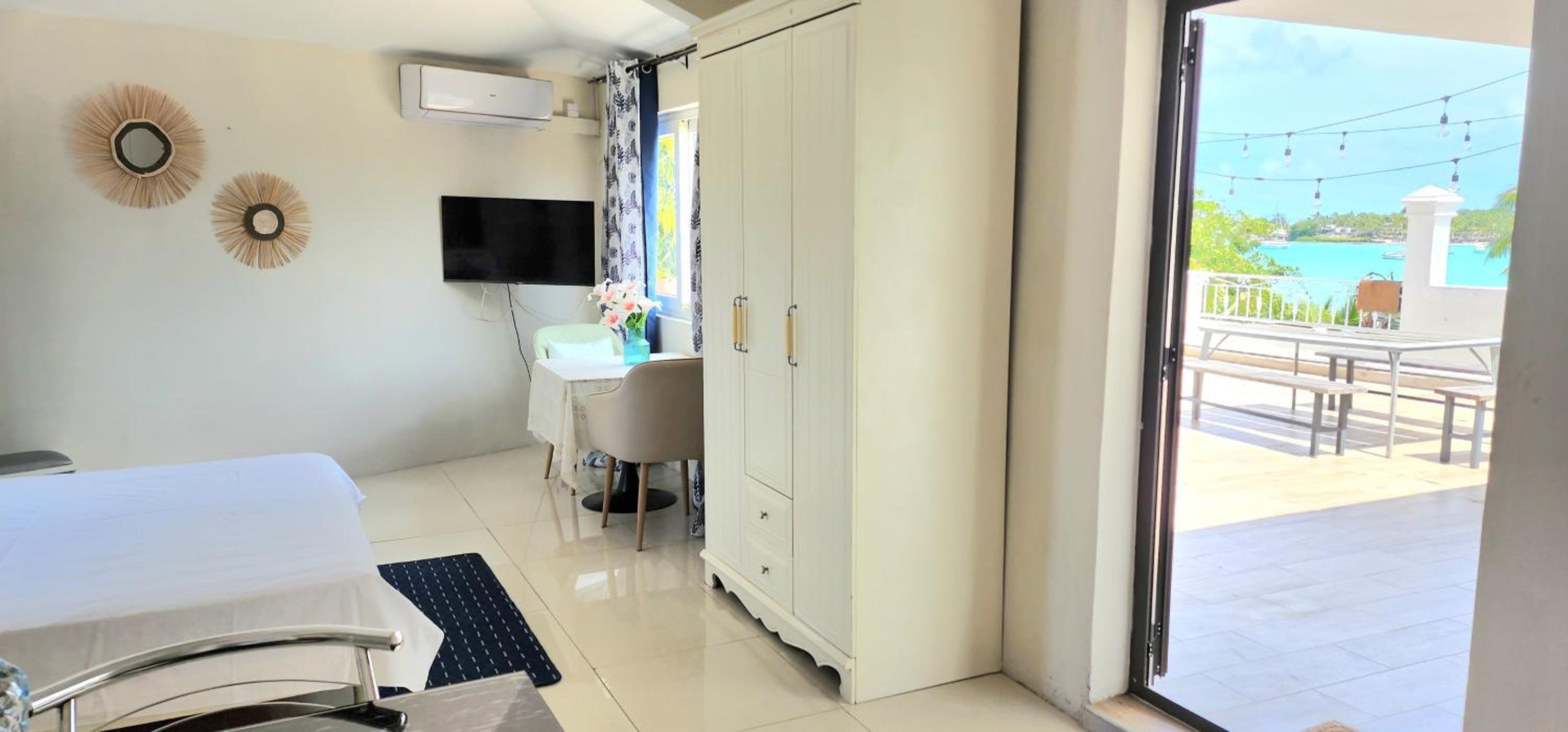 Lovely studio apartment with views of the lagoon. view 2