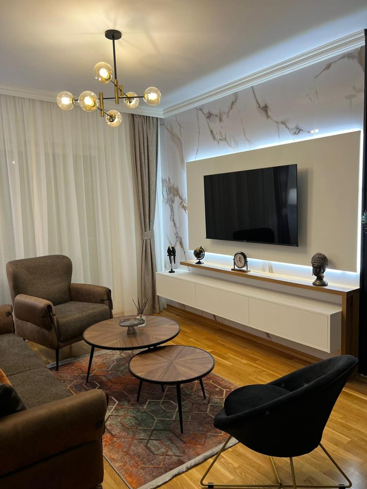 Center Lux Apartment 5 photo 3