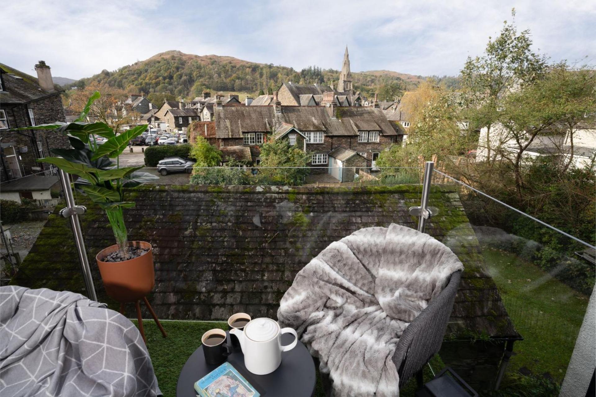 Ambleside Gem: Parking Balcony Scenic Views
