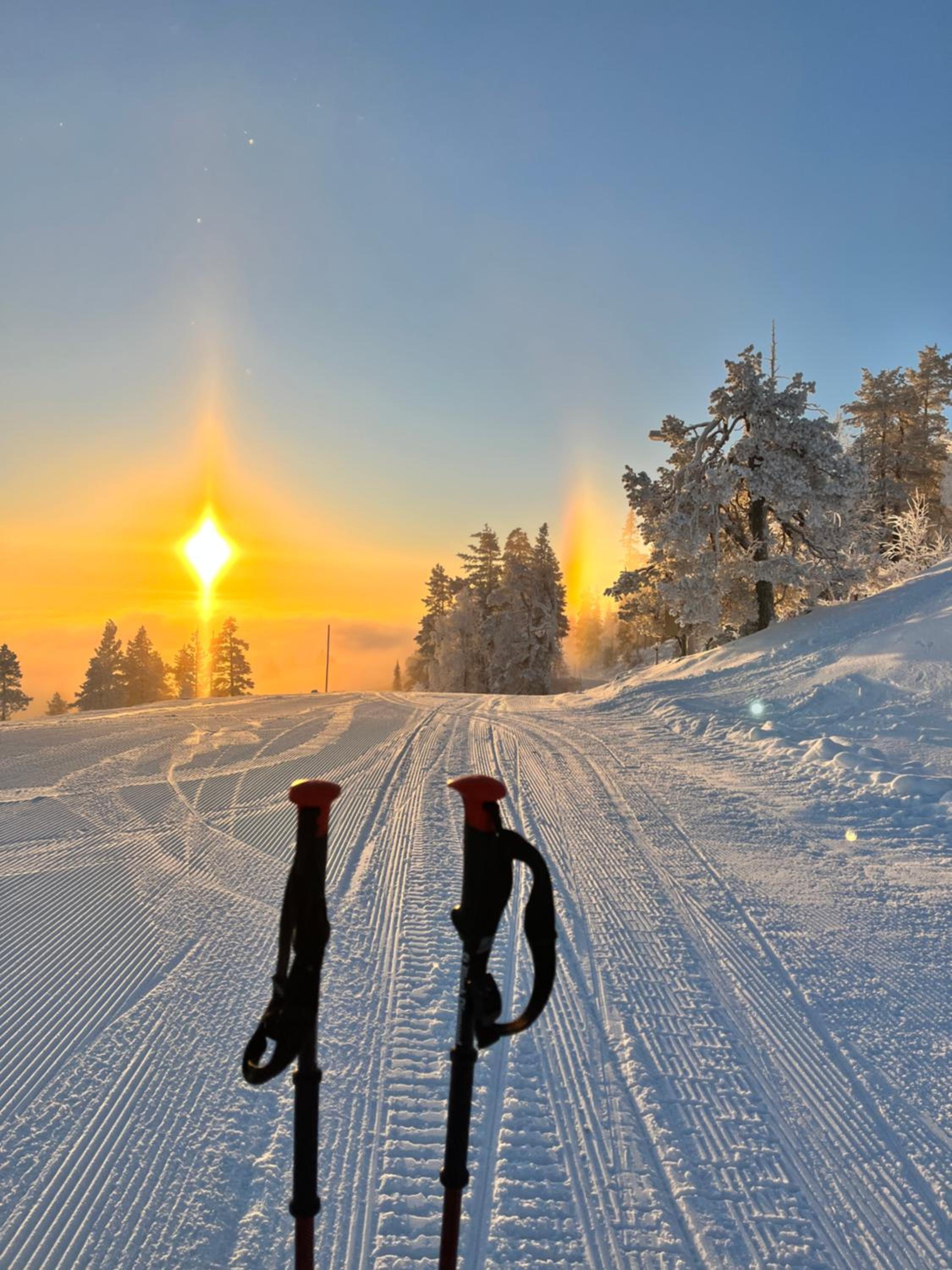 Porthos Ski-in Lodge with private hot tub and sauna in Lapland