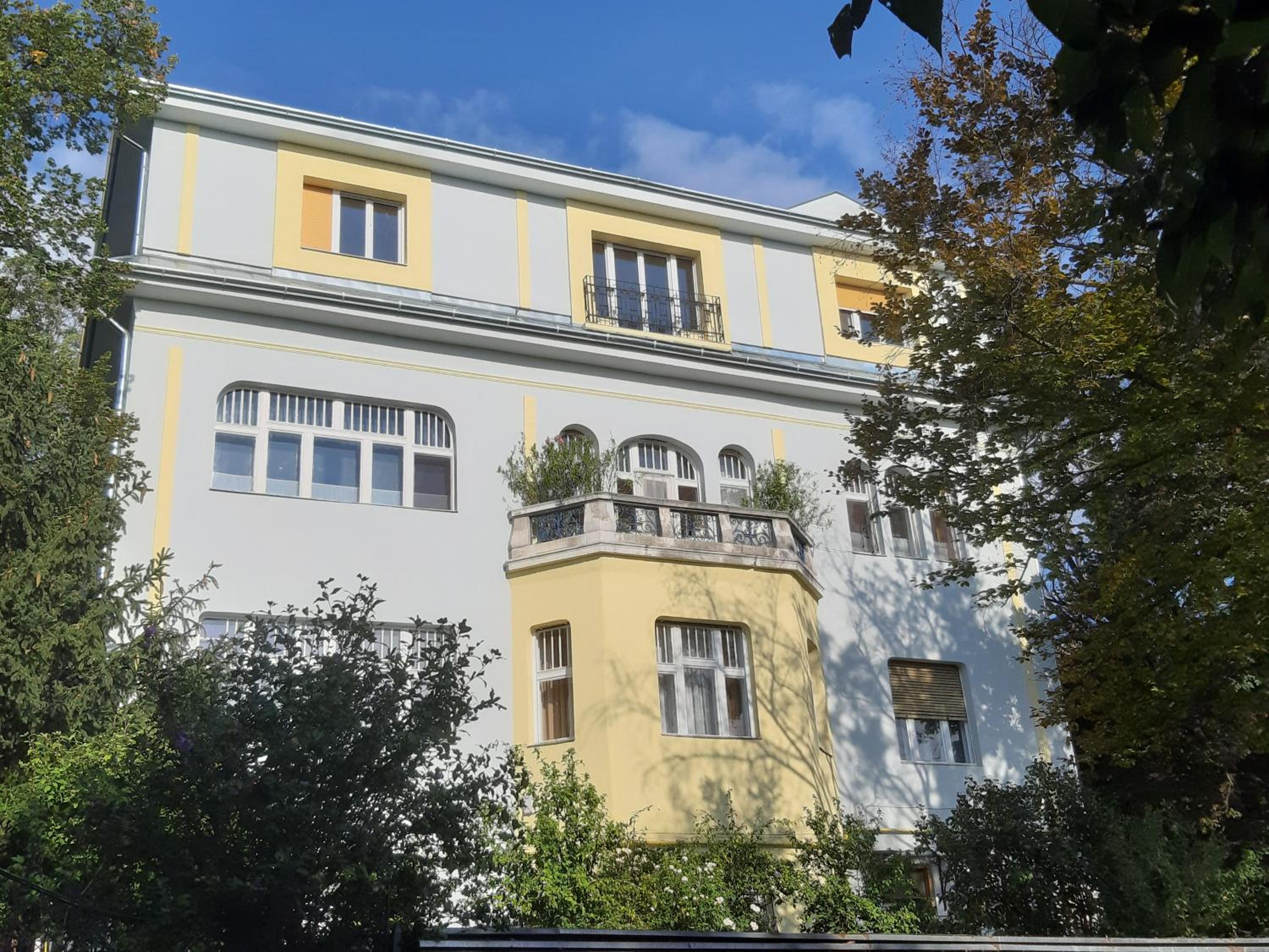 Green Hill Apartment