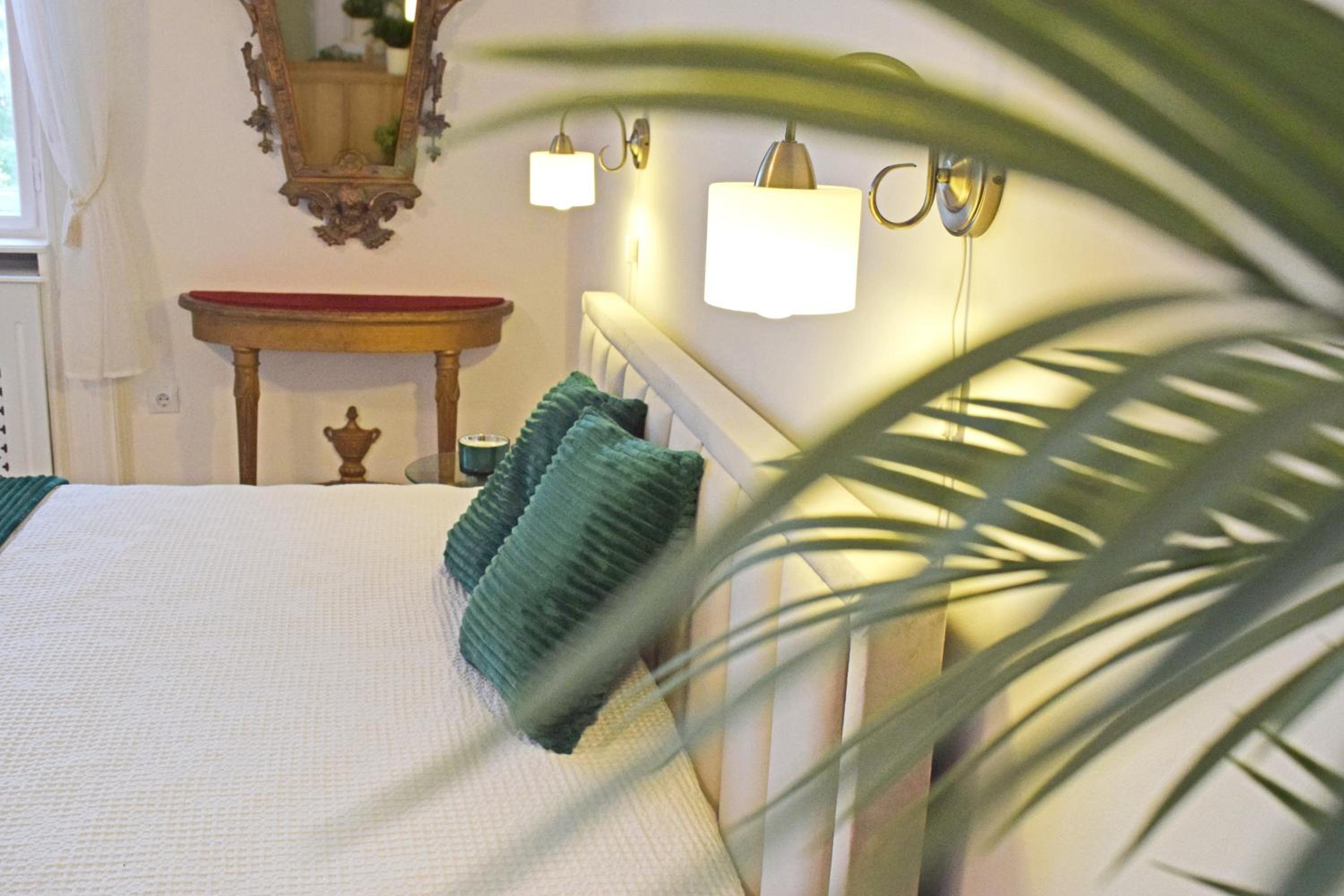 Green Hill Apartment