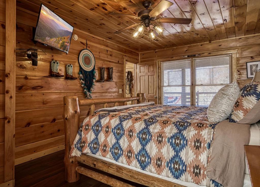 Tennessee Cowboys- Game Room, Hot Tub, Free Attraction Tickets