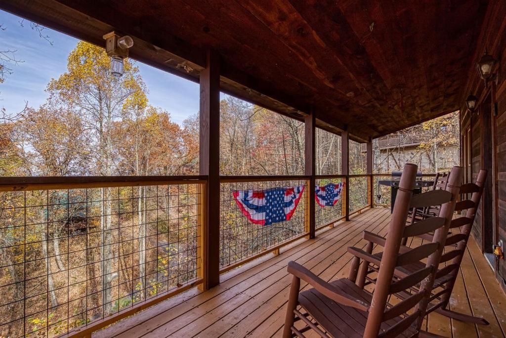 Tennessee Cowboys- Game Room, Hot Tub, Free Attraction Tickets
