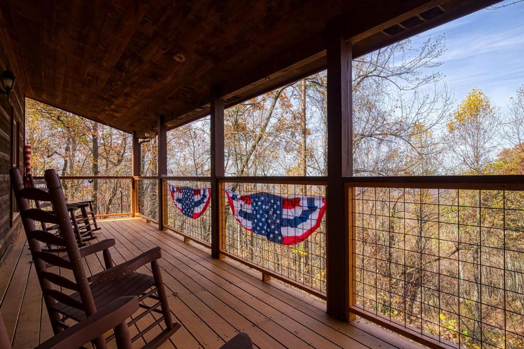 Tennessee Cowboys- Game Room, Hot Tub, Free Attraction Tickets
