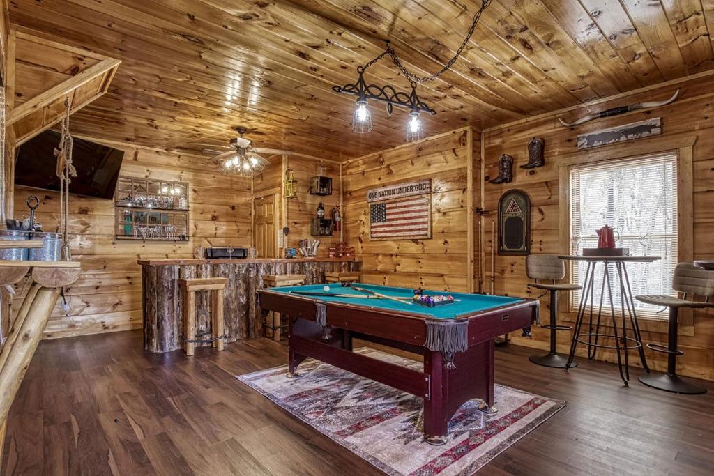 Tennessee Cowboys- Game Room, Hot Tub, Free Attraction Tickets