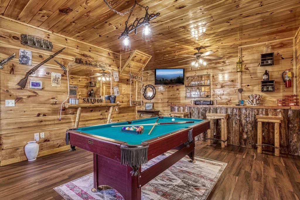 Tennessee Cowboys- Game Room, Hot Tub, Free Attraction Tickets