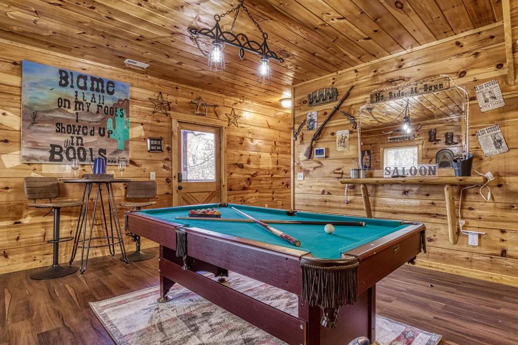 Tennessee Cowboys- Game Room, Hot Tub, Free Attraction Tickets