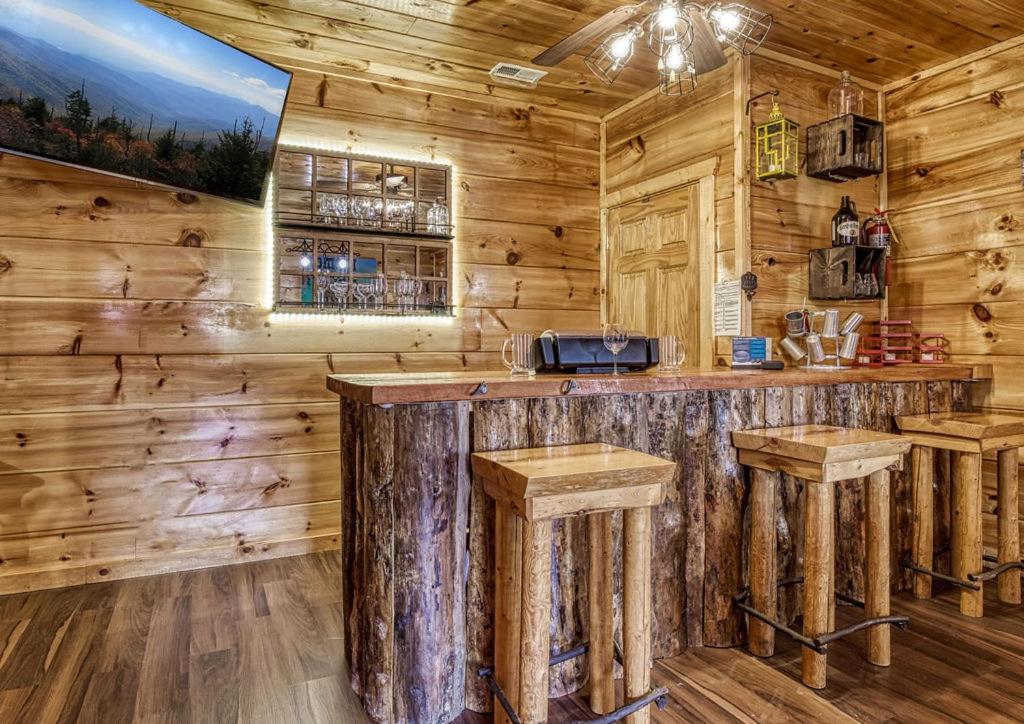 Tennessee Cowboys- Game Room, Hot Tub, Free Attraction Tickets