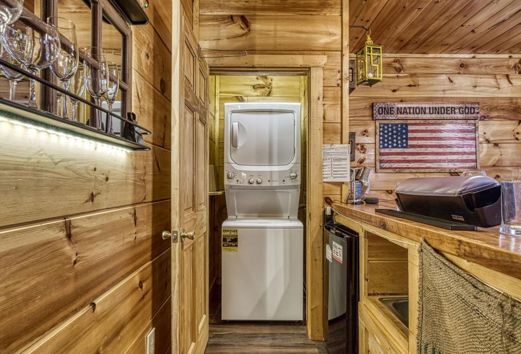 Tennessee Cowboys- Game Room, Hot Tub, Free Attraction Tickets