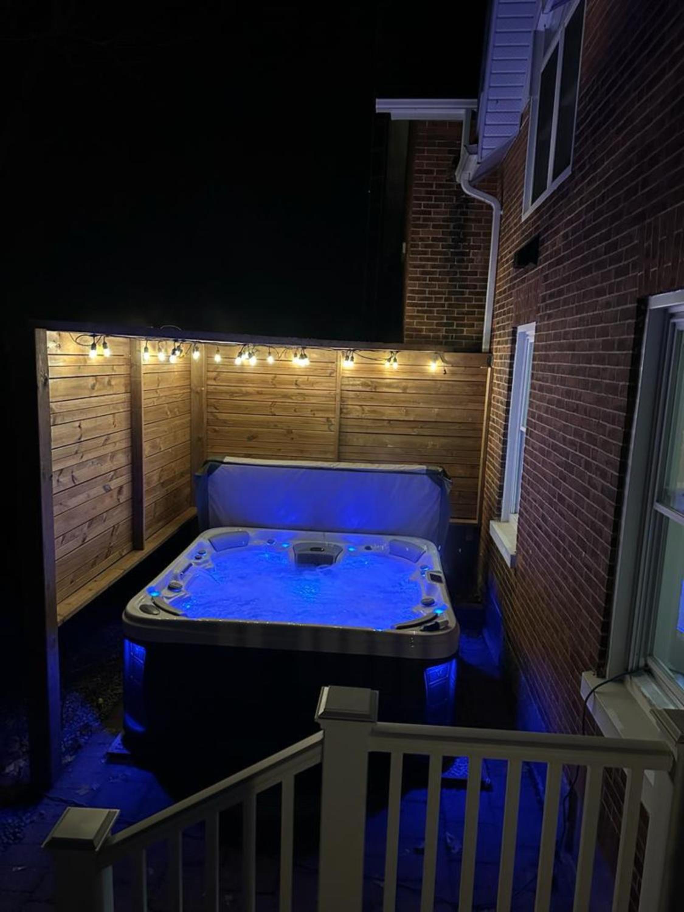 Lakeview Luxury Farmhouse Retreat - Hot Tub - Games Room