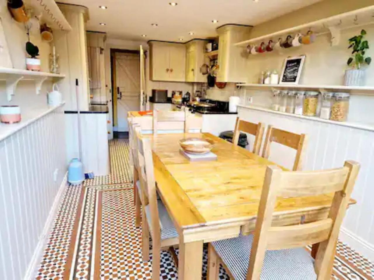 Jackdaw Cottage-Beautiful Cottage, Town Centre view 2