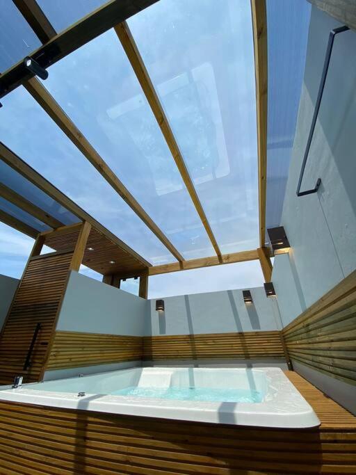 Casa Conceito com Jacuzzi, Vista e Ar na Praia do Rosa