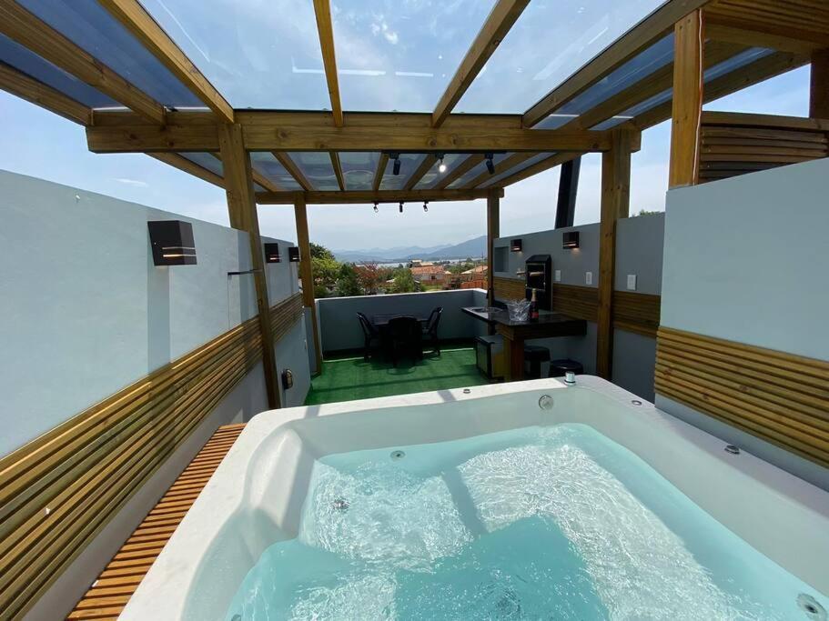 Casa Conceito com Jacuzzi, Vista e Ar na Praia do Rosa