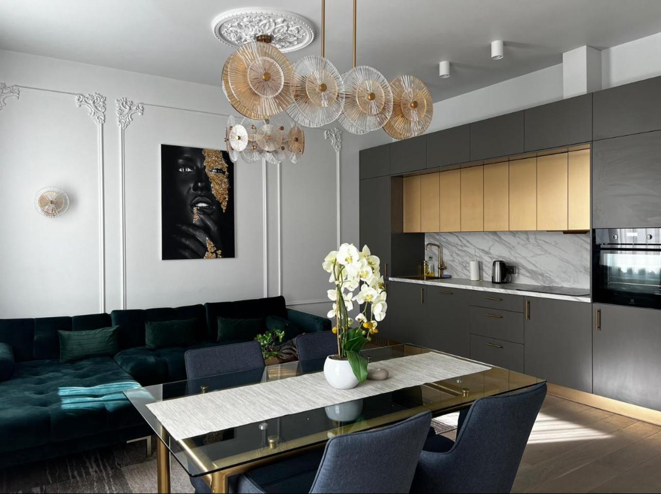 Raina apartment Gold