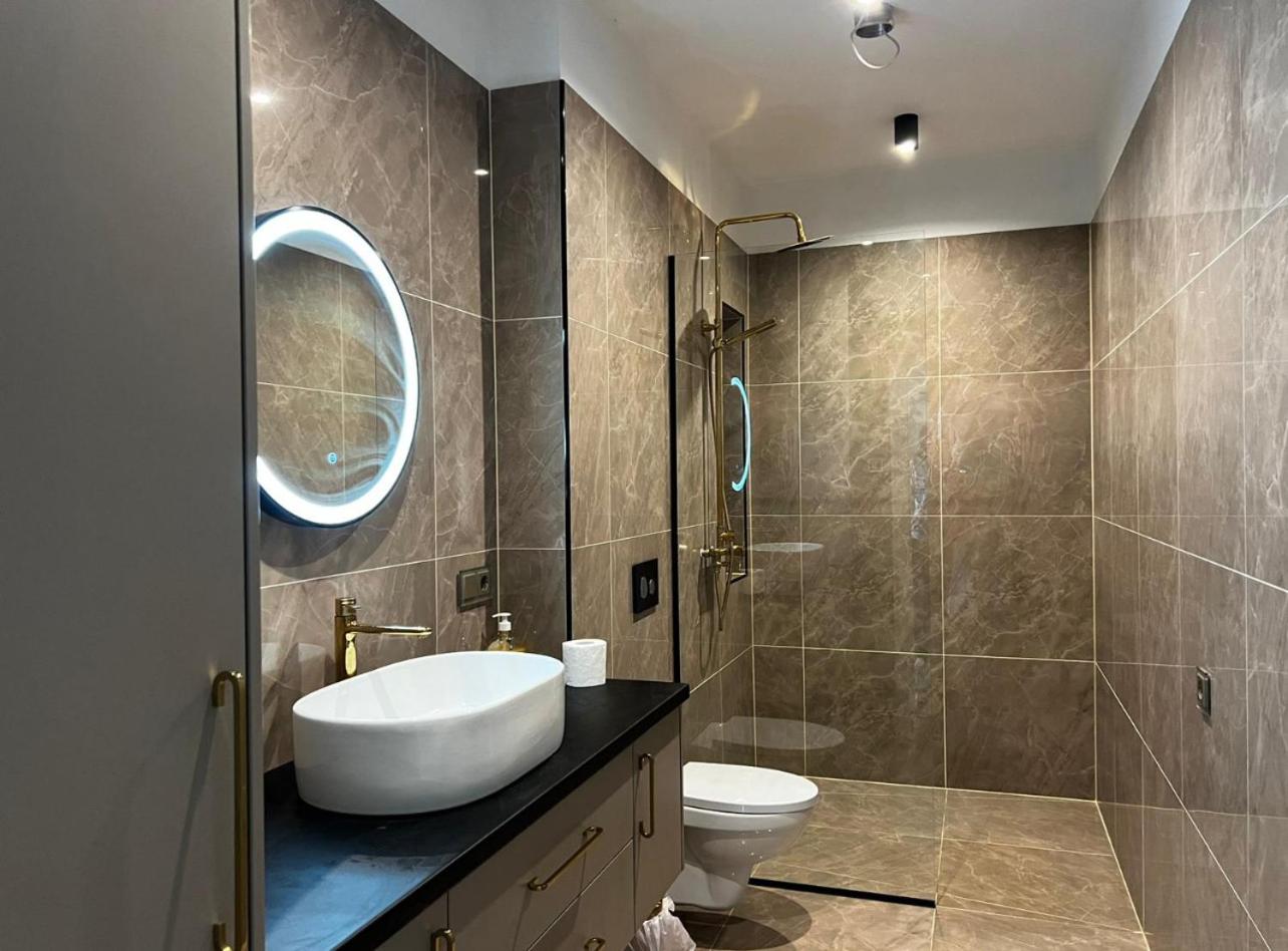 Raina apartment Gold