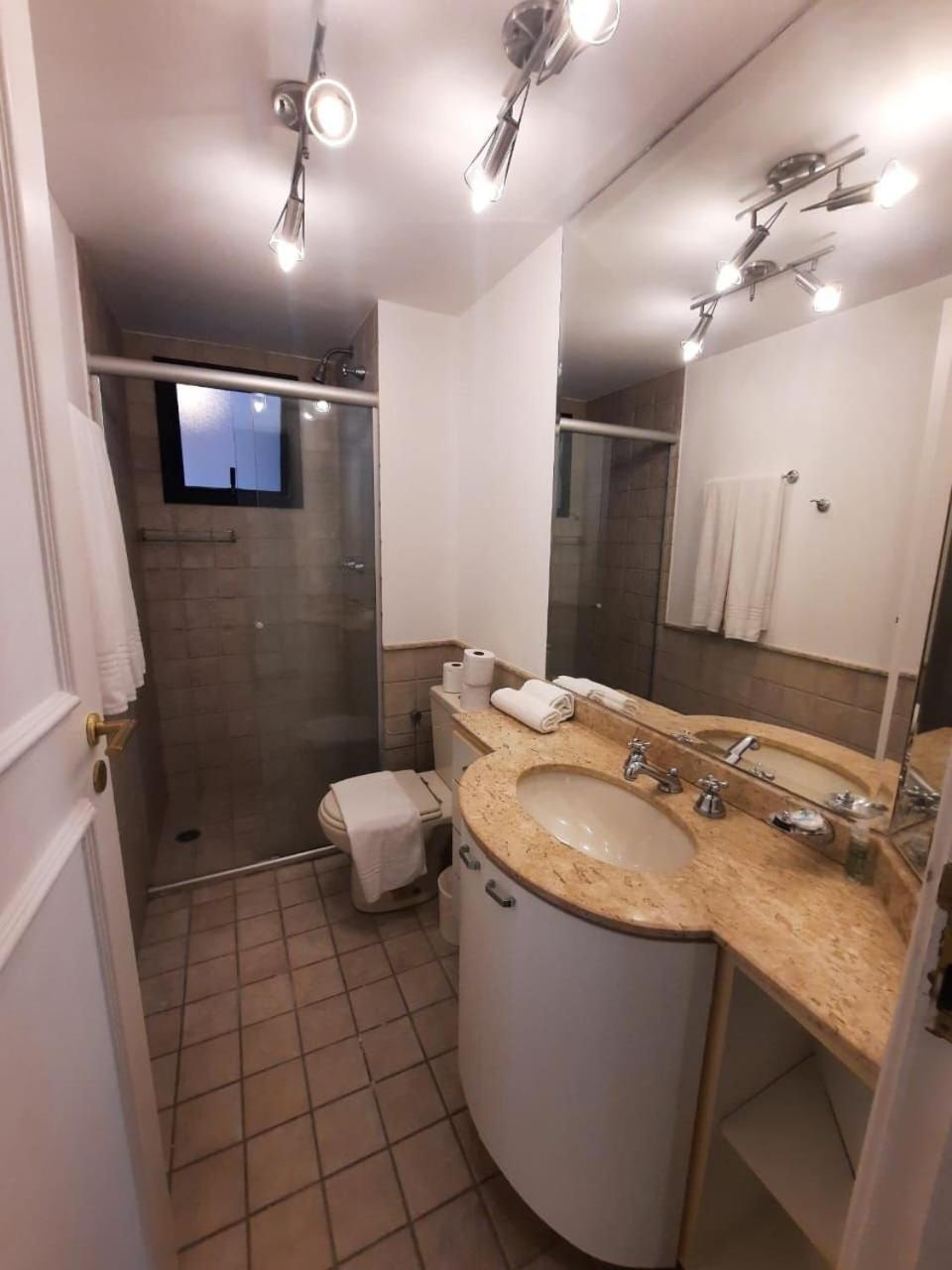Flat Apart-Hotel com dois quartos e dois banheiros
