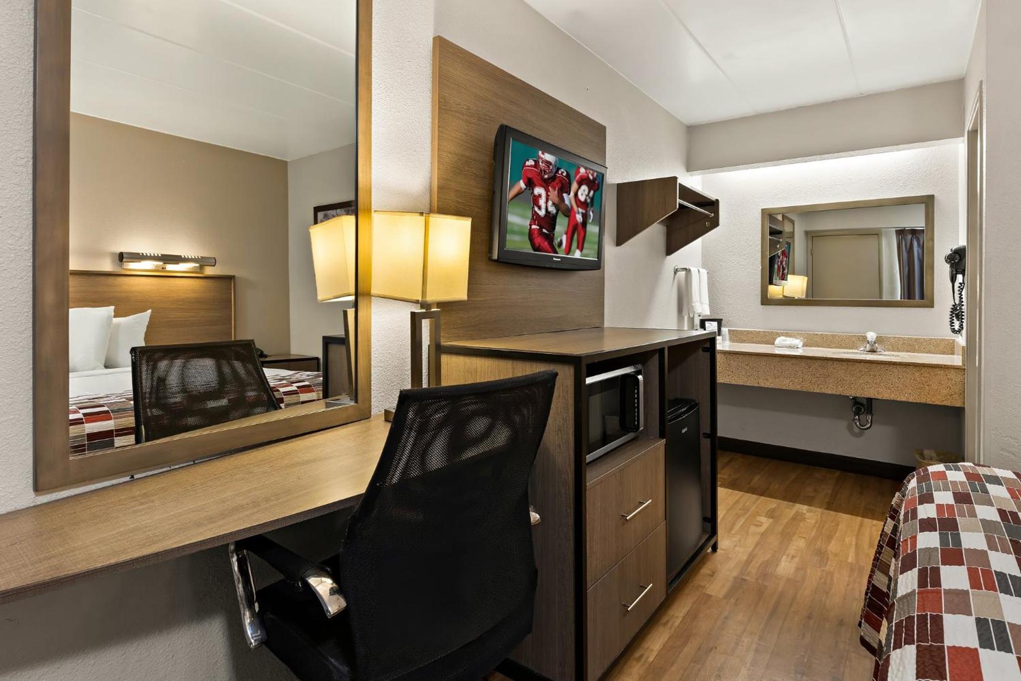 Red Roof Inn Cleveland - Independence, Photo 35