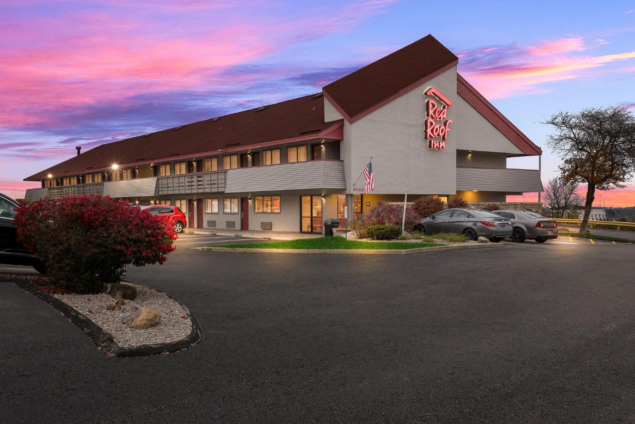 Hotel Red Roof Inn Cleveland - Independence - Image 1