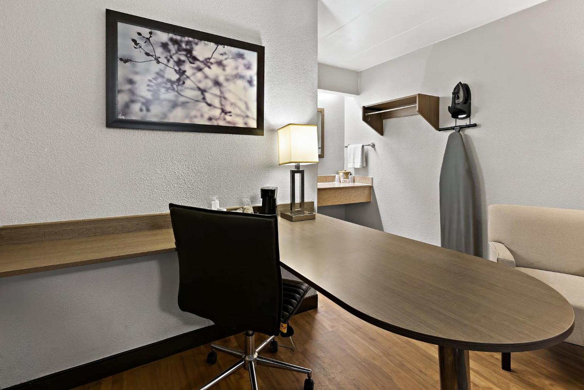 Red Roof Inn Cleveland - Independence, Photo 25