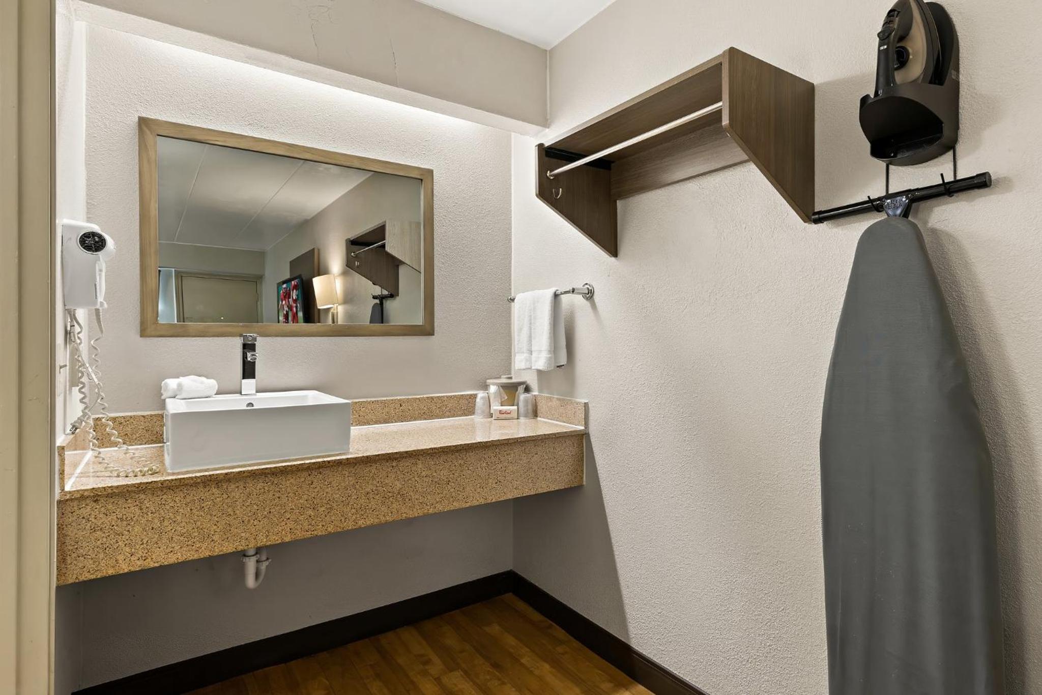 Red Roof Inn Cleveland - Independence, Photo 12