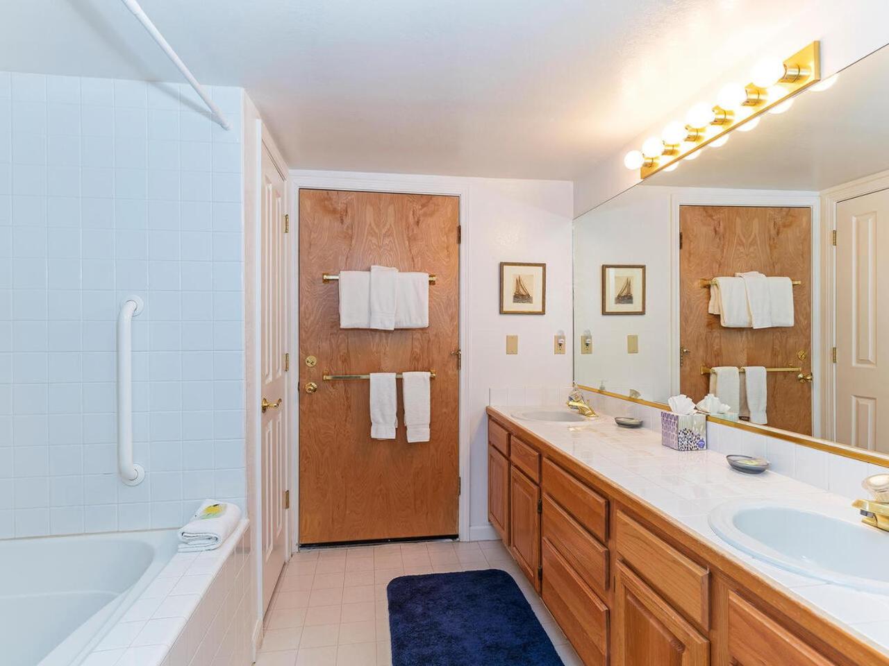 4 bedroom 3 5 bathrooms lake view condo - Property Image 18