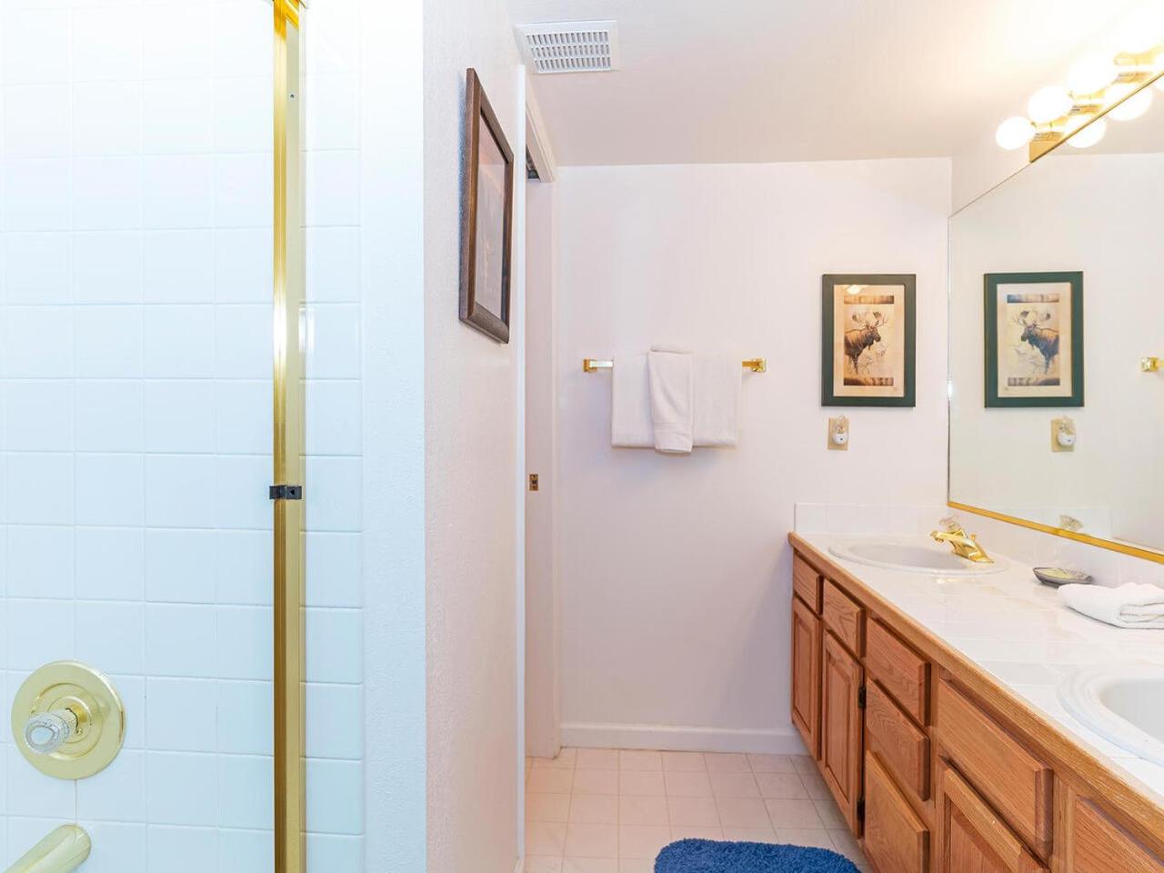 4 bedroom 3 5 bathrooms lake view condo - Property Image 15