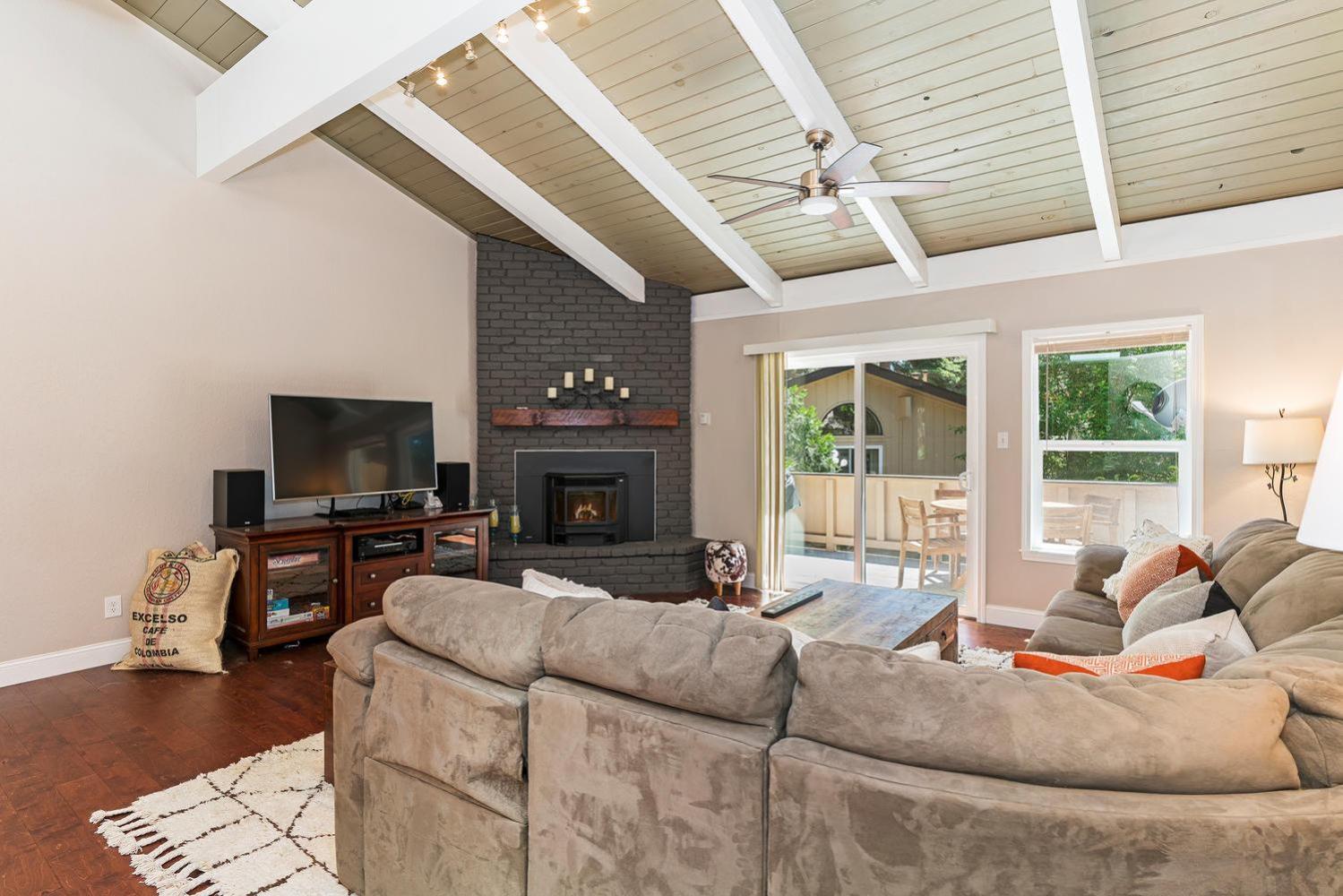 The perfect getaway for a small group or families - Property Image 11