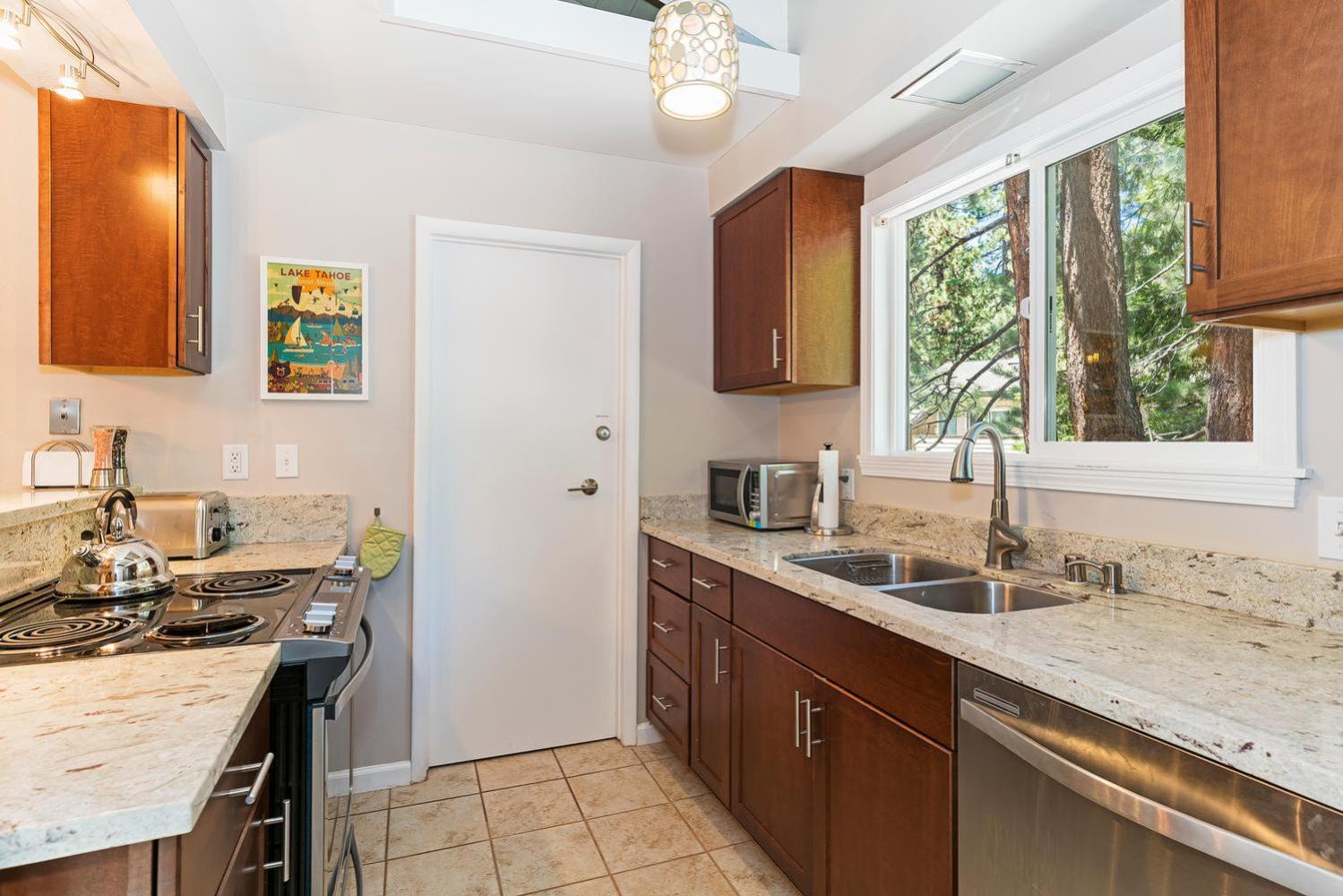 The perfect getaway for a small group or families - Property Image 16